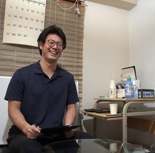 YOJIKトレーナーがカウンセリングを行う様子